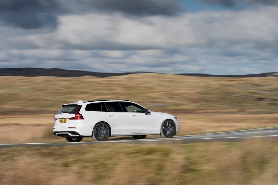  Volvo V60 T8 Polestar Engineered 2019 года  (UK) (фото 33 из 40)